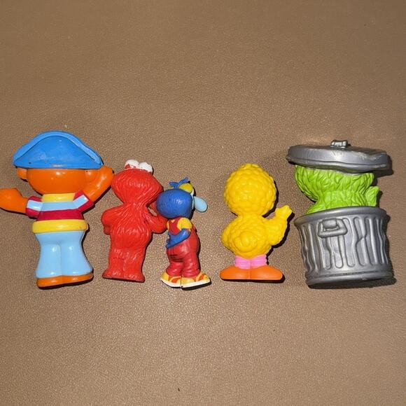 Assorted Sesame Street miniature play figures Oscar Big Bird Gonzo Elmo Ernie - Picture 6 of 6